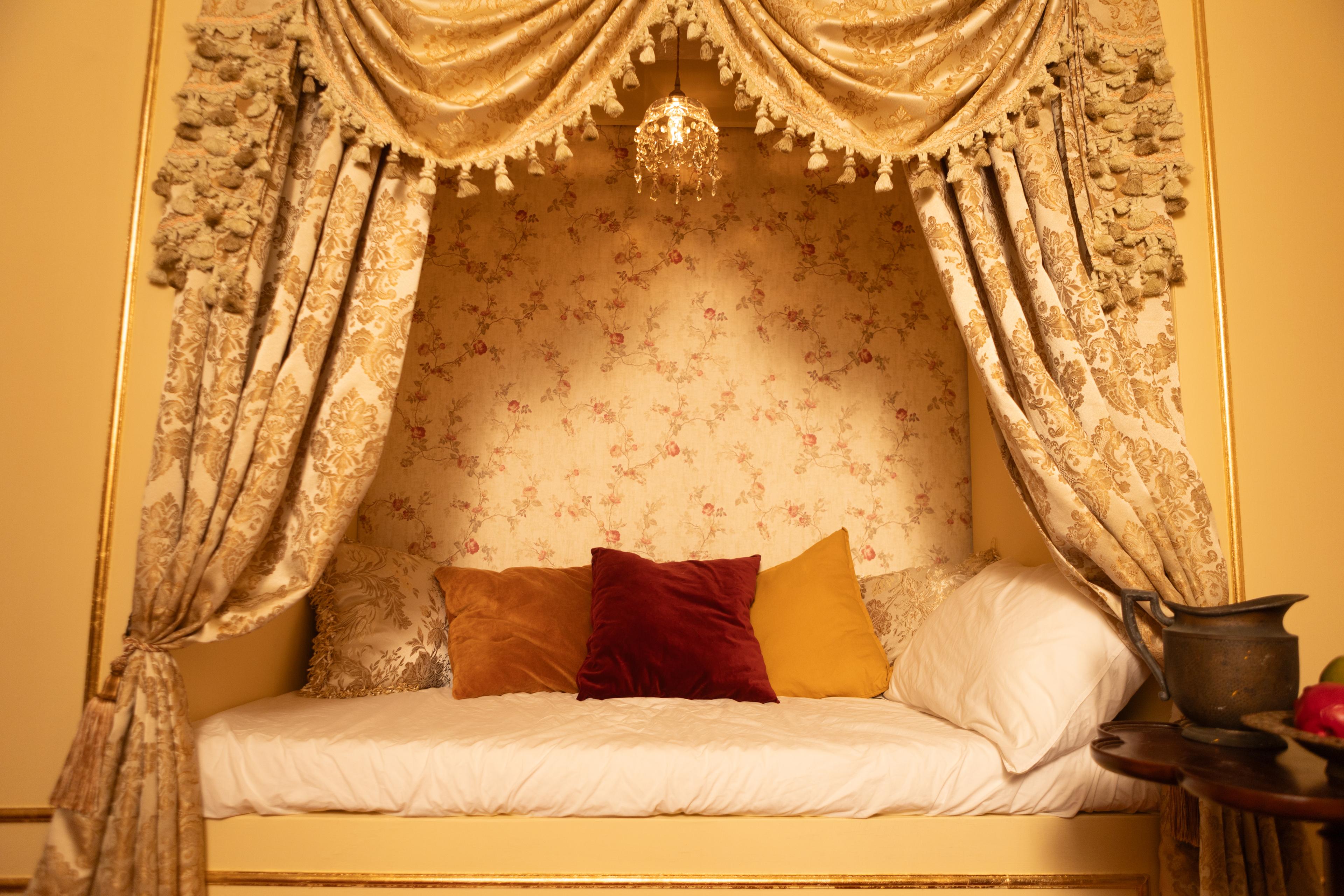 Bedroom thumbnail 5