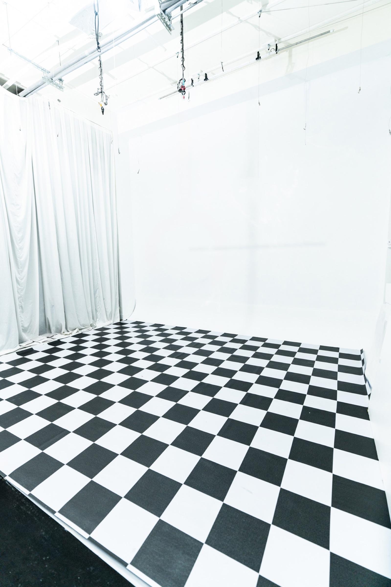 Creative White Room thumbnail 7