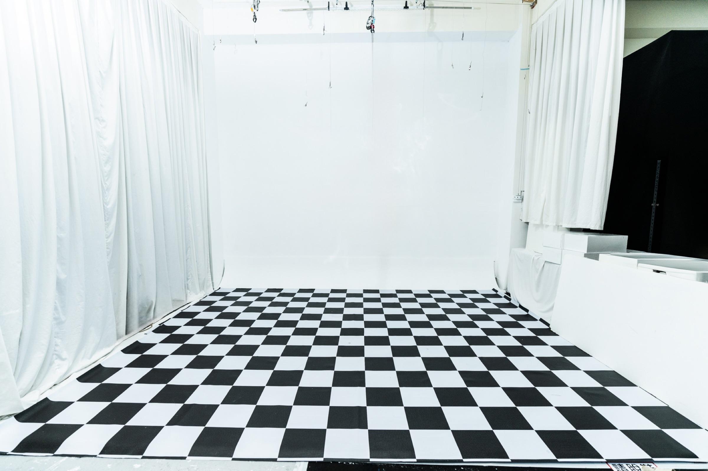 Creative White Room thumbnail 8
