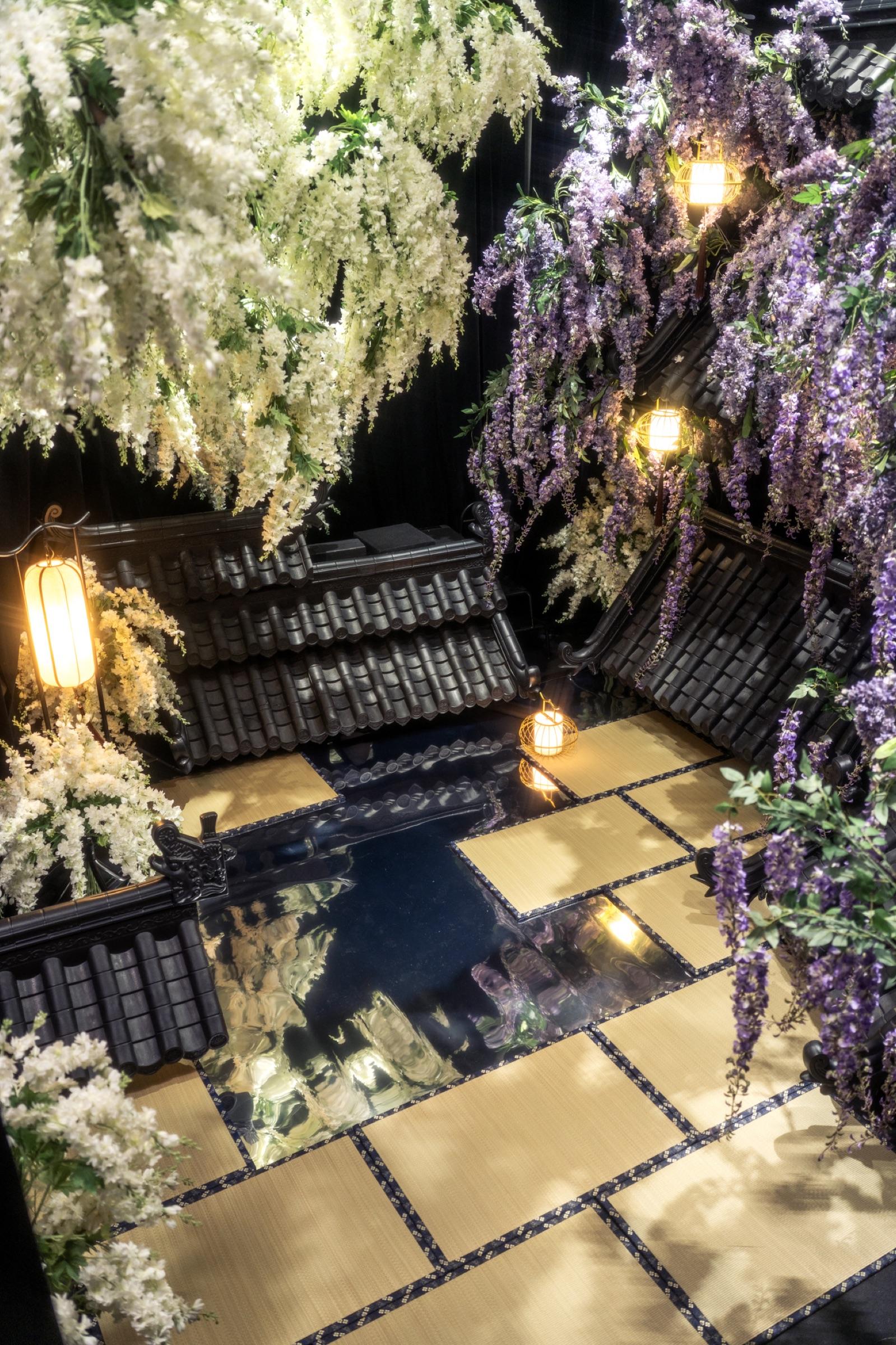 Leap Across the Eaves-Wisteria Courtyard thumbnail 2