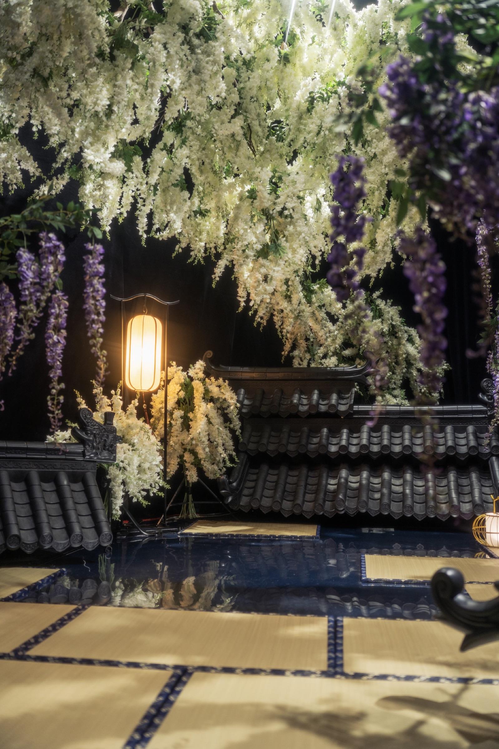 Leap Across the Eaves-Wisteria Courtyard thumbnail 11