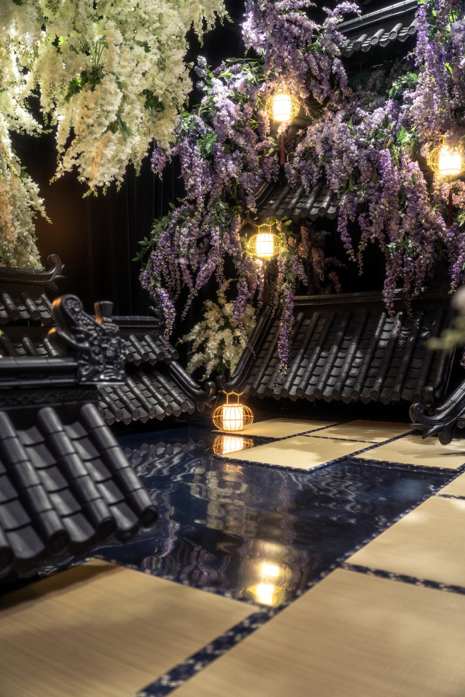Leap Across the Eaves-Wisteria Courtyard thumbnail 12