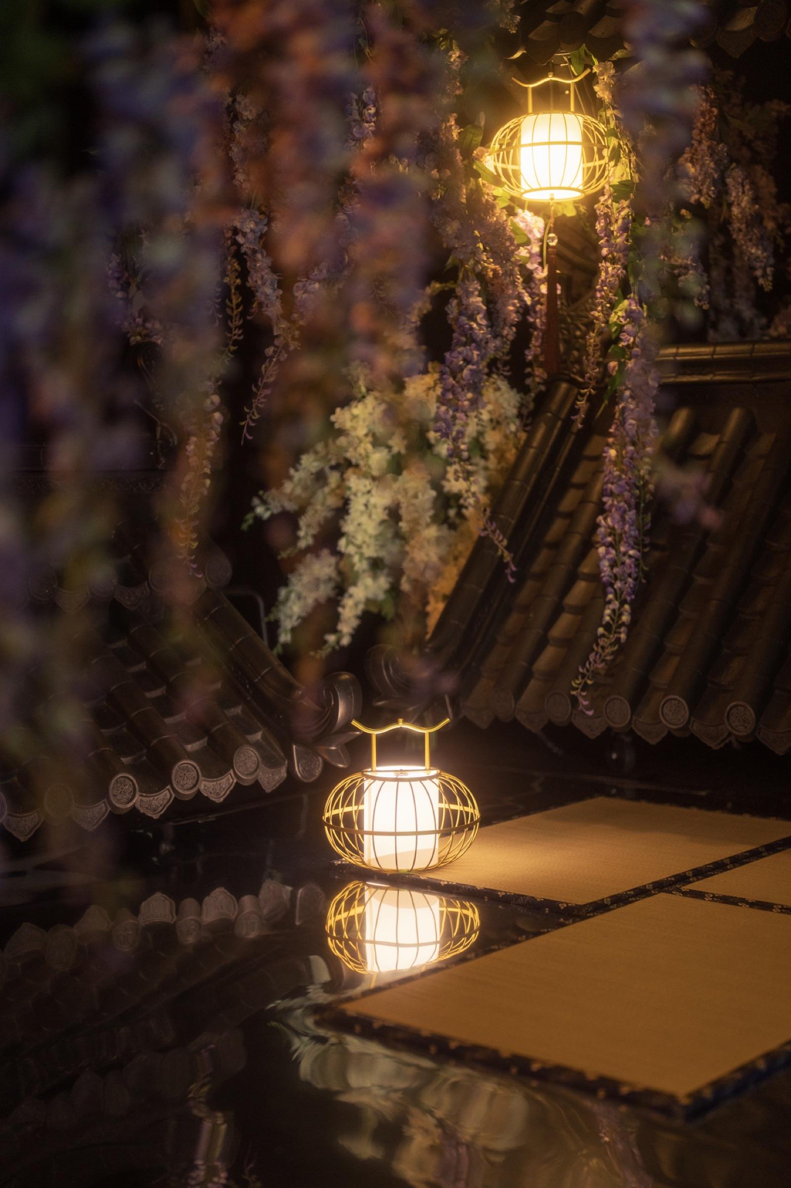 Leap Across the Eaves-Wisteria Courtyard thumbnail 16