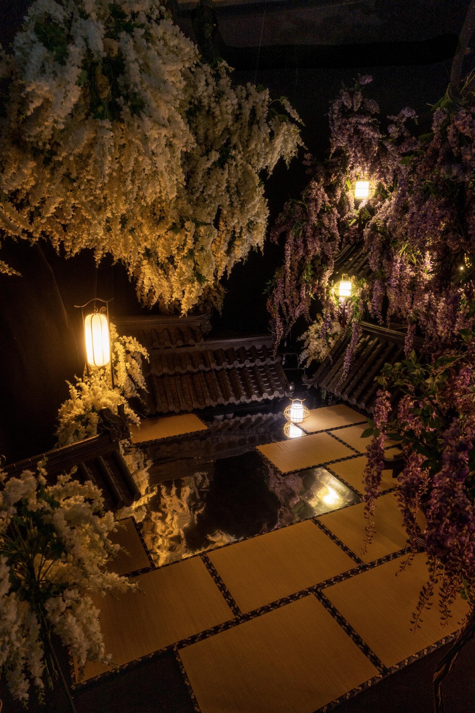 Leap Across the Eaves-Wisteria Courtyard thumbnail 3