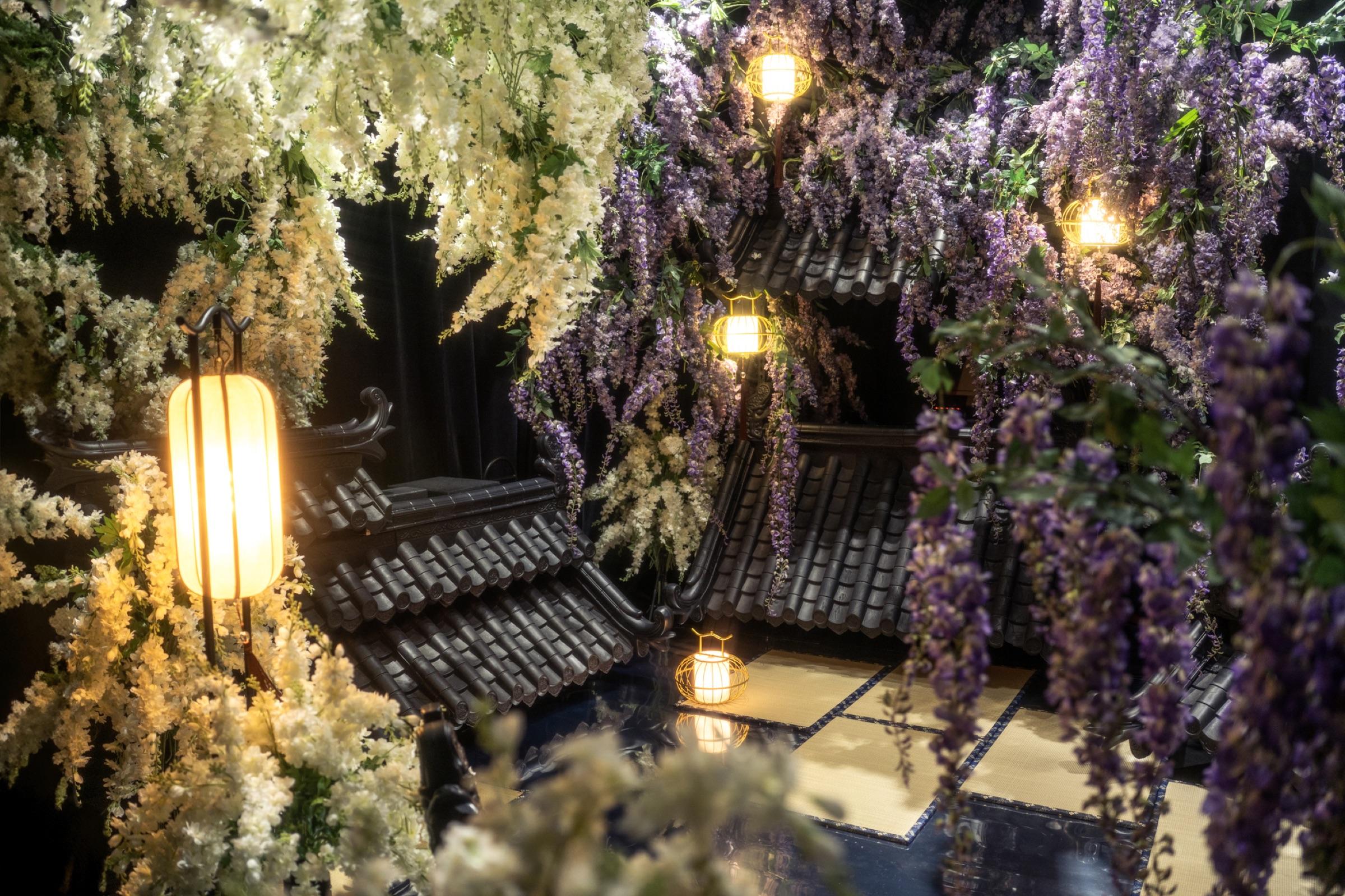 Leap Across the Eaves-Wisteria Courtyard