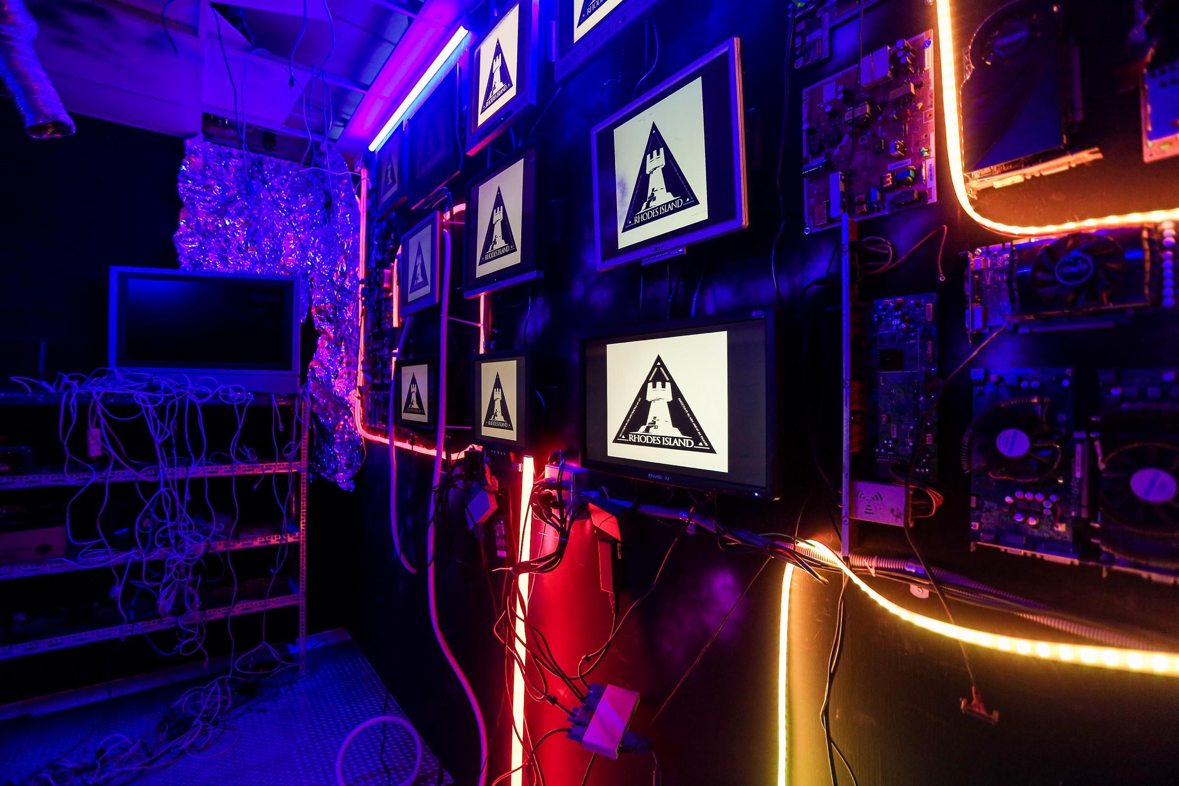 Tech Style Room thumbnail 3